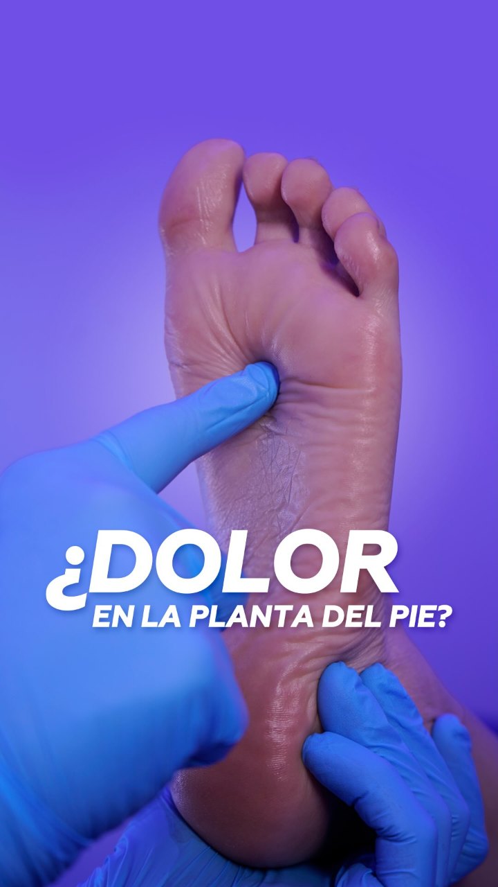 Revisión de la planta del pie por dolor al caminar